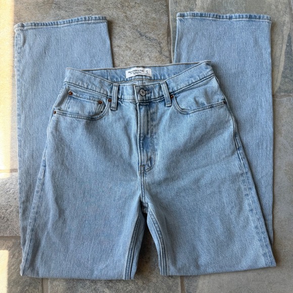 Abercrombie 90s High Rise Relaxed Jeans Size 4R Light‎ Wash Vintage Fit - Picture 5 of 7